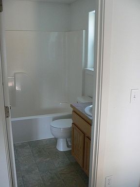 2nd image of 492 Helen St