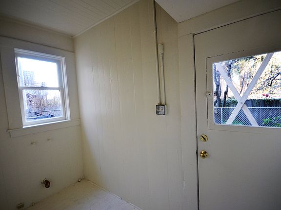 2nd image of 1379A Hampshire St