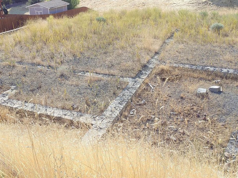 1st image of 370 Crestdale Way