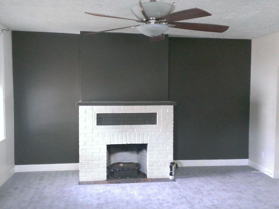 Living Room/Gas Fireplace