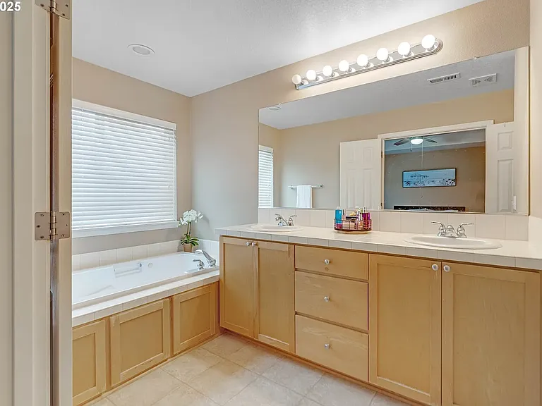 1138 SE Bianca St — Photo 15