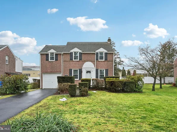 10 Pickwick Ln, Newtown Square, PA 19073
