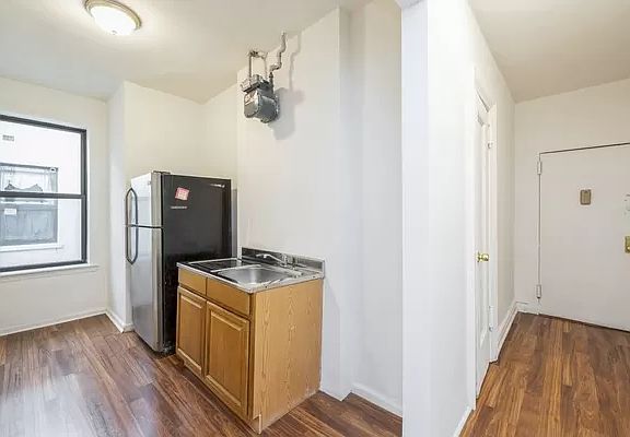 5th image of 645 Barretto St APT 5J