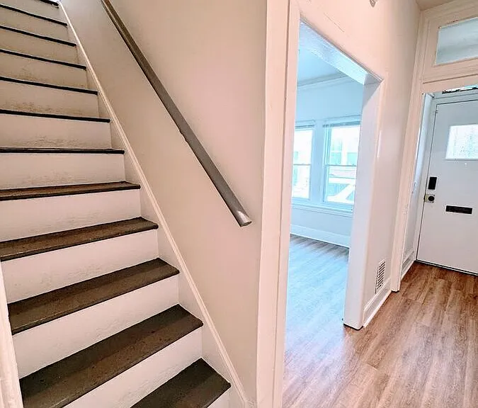 2738 W Oakdale St — Photo 12