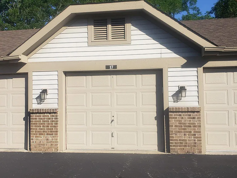 539 Cloverfield Ln #106 — Photo 2