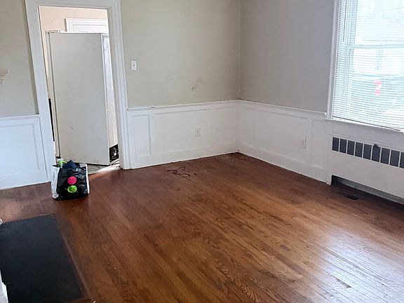 5th image of 308 W Franklin St #1