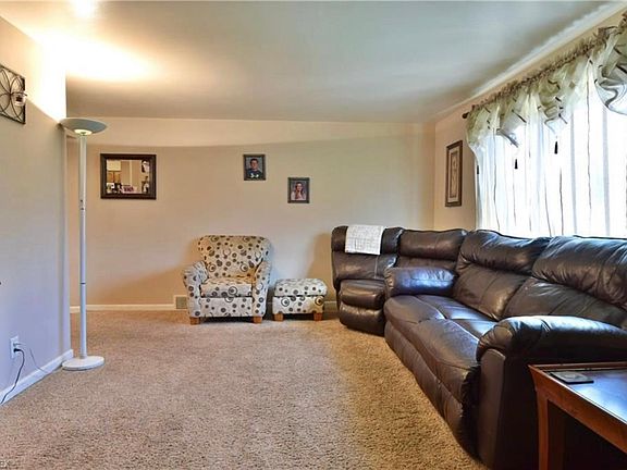 3rd image of 1010 Woodlawn Ave