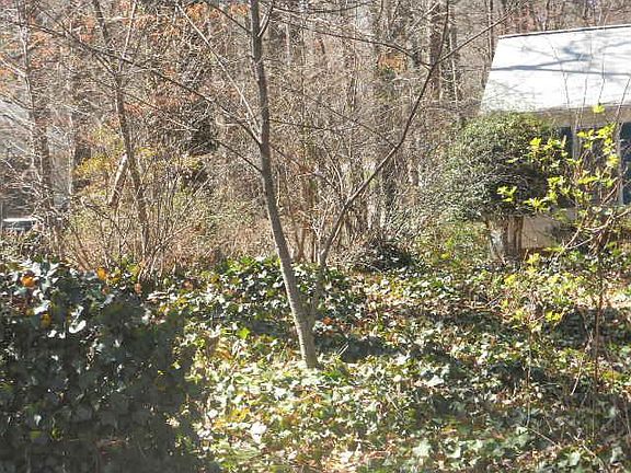 3rd image of 2872 Village Dr