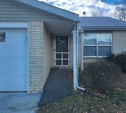 4th image of 1300 Rolling Oaks Dr APT A