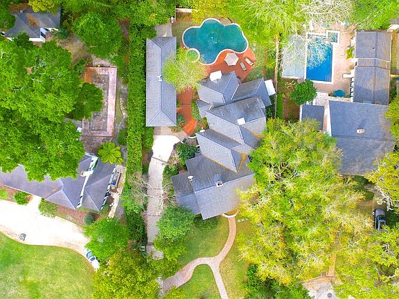 3rd image of 723 ALHAMBRA Drive N
