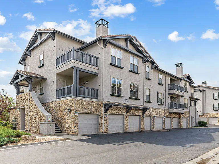 Montrachet Apartment Homes — Photo 27