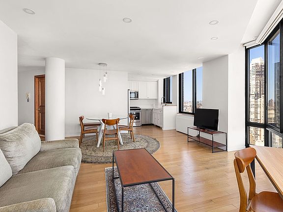 4th image of 304 E 65th St APT 39D