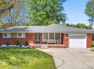 5557 Meadow View St, Sterling Heights, MI 48310
