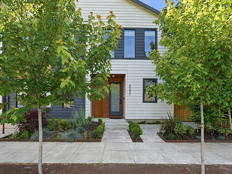 5221 N Maryland Ave — Photo 3