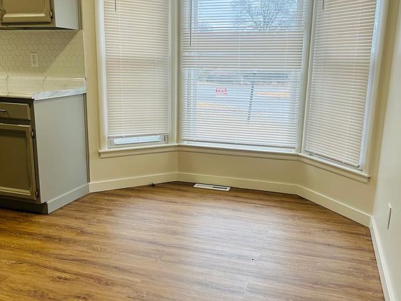 3rd image of 7905 E 93rd Ter