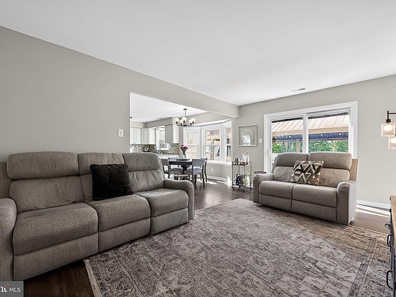 5th image of 21 Huntingdon Way