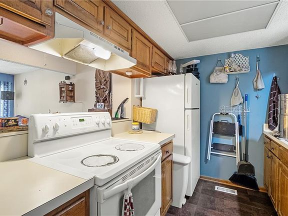 5th image of 6427 W 51st Ter