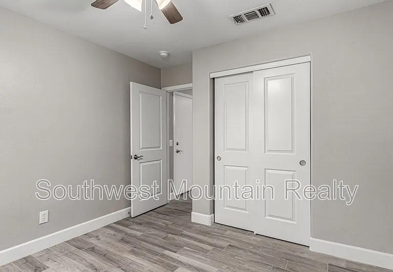 881 E Baylor Ln — Photo 23