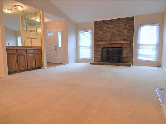 5th image of 10833 Picadily Square Dr