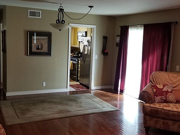 4th image of 681 S San Antonio Dr