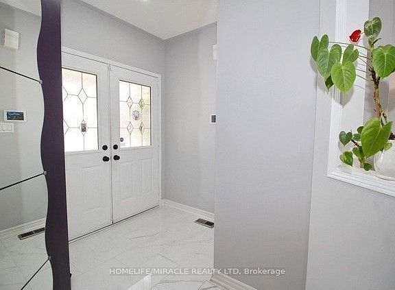 2nd image of 3157 Bentley Dr