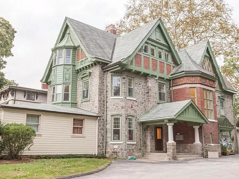 143 W Walnut Ln — Photo 2