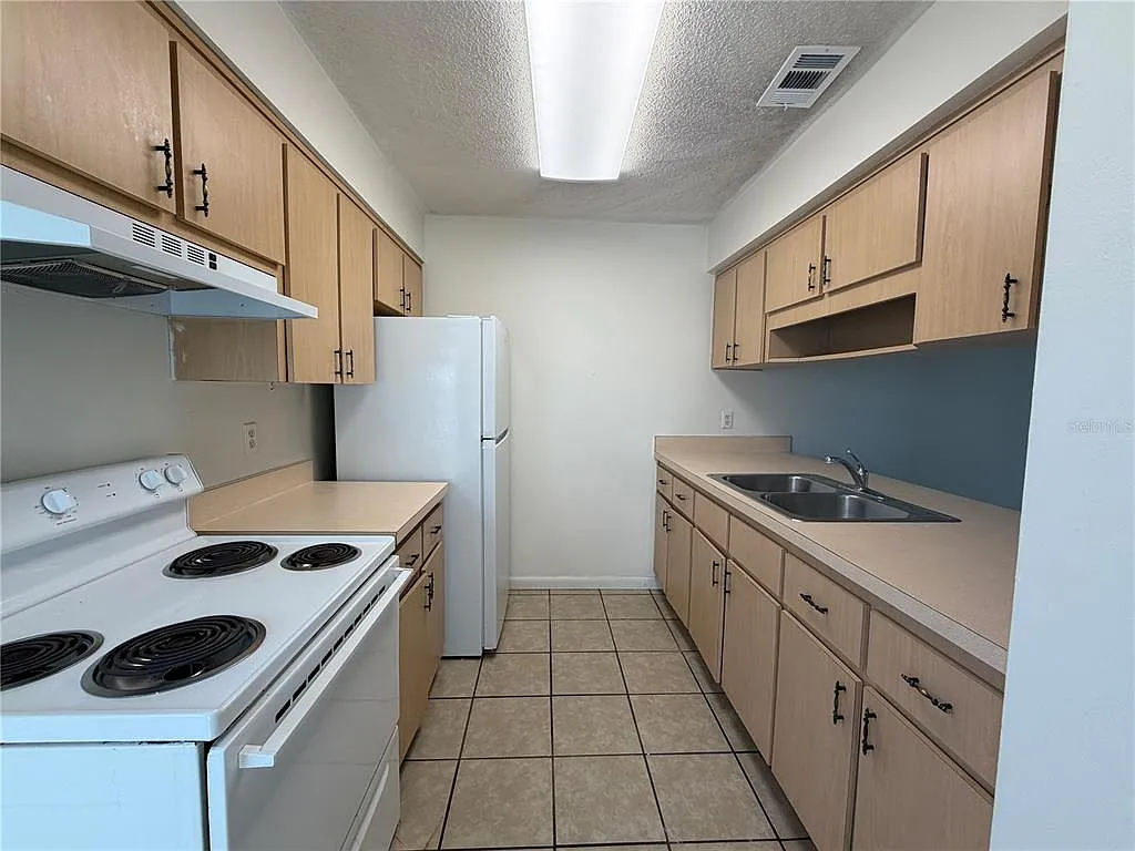 1 bed, 1.0 bath, 700 sqft, $900 — Photo 2