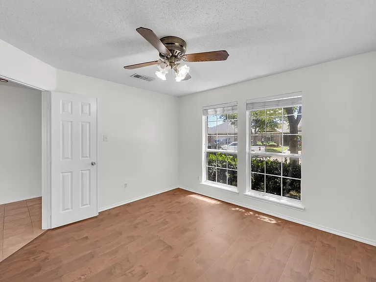 13221 Elmhurst Dr — Photo 7