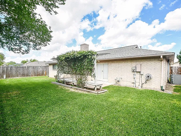 4902 Rainwater Dr — Photo 22