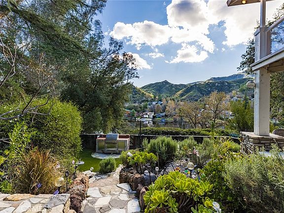 4th image of 2305 Sugarloaf Dr