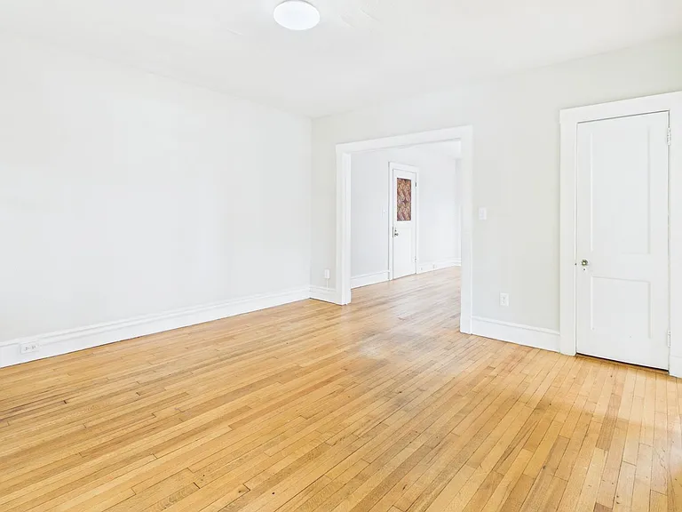 2400 Barton Ave — Photo 29