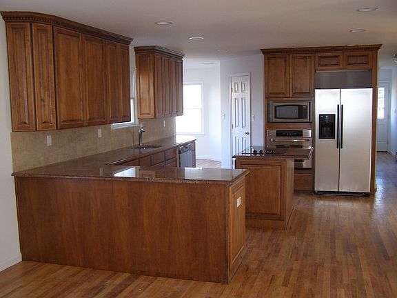 2nd image of 21 Bell Ln