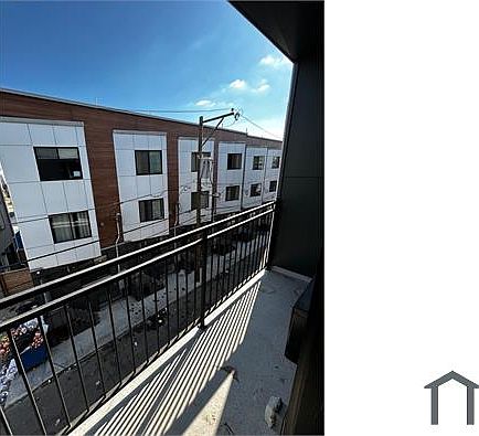 5th image of 2105 Germantown Ave #23
