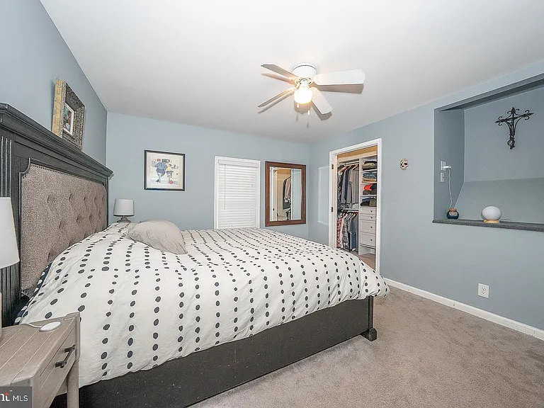 586 Summit St — Photo 22