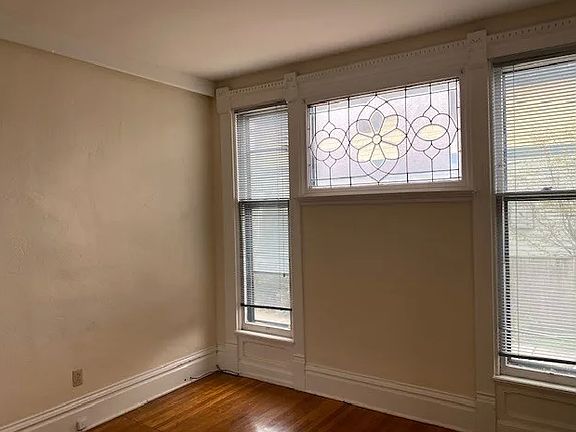 3rd image of 624 Cherry St SE APT 4