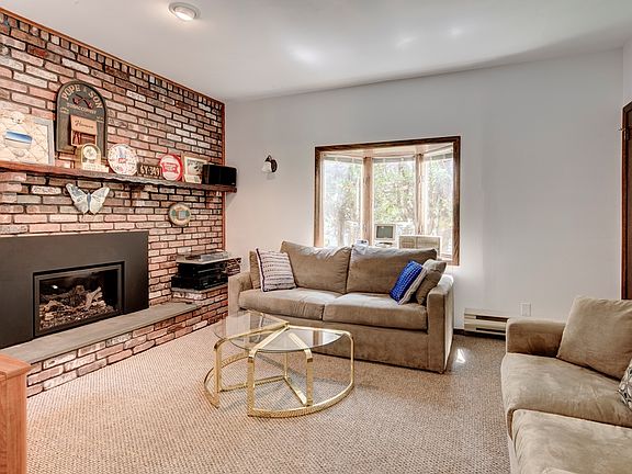 3rd image of 21 Debbie Ln