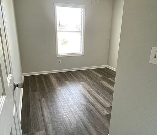 3rd image of 942 Stewarts Creek Dr APT 9