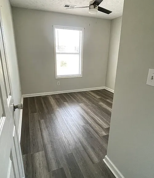 942 Stewarts Creek Dr #9 — Photo 3