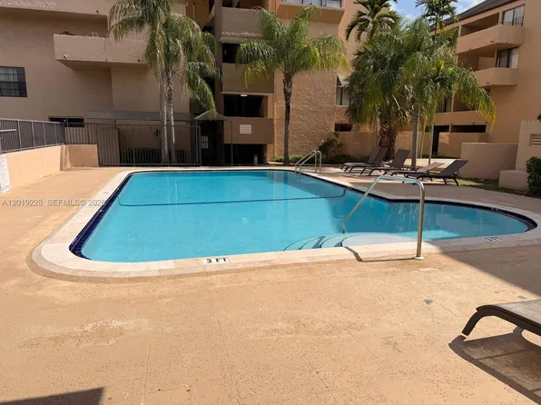 10801 SW 109th Ct APT D305, Miami, FL 33176