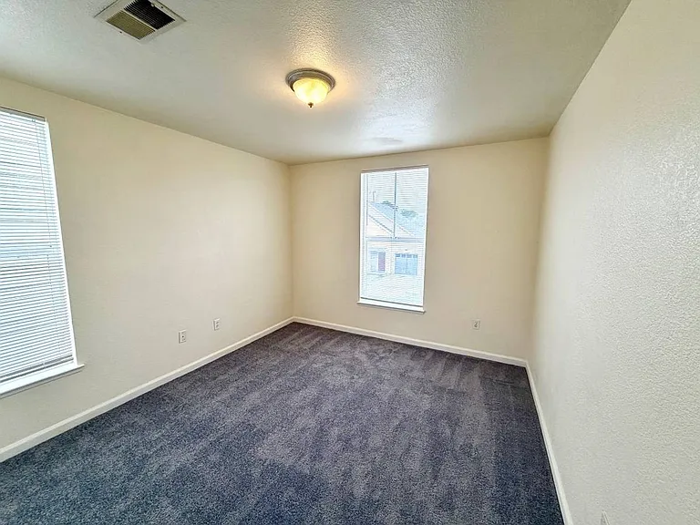 2941 Chavez Ln — Photo 18