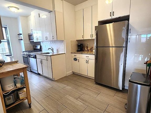 5th image of 67-76 Booth St APT 4A