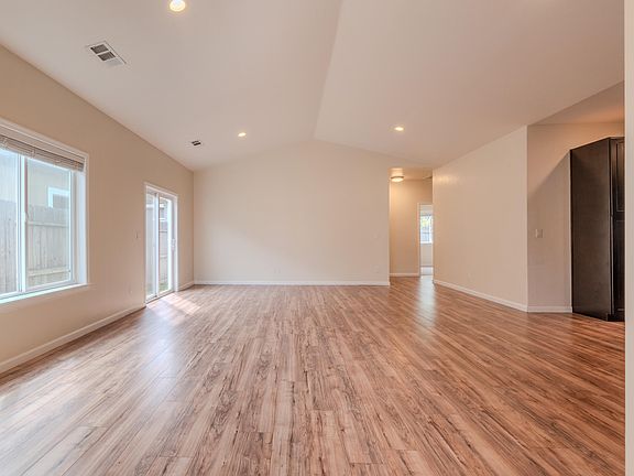 3rd image of 855 Tannin Dr