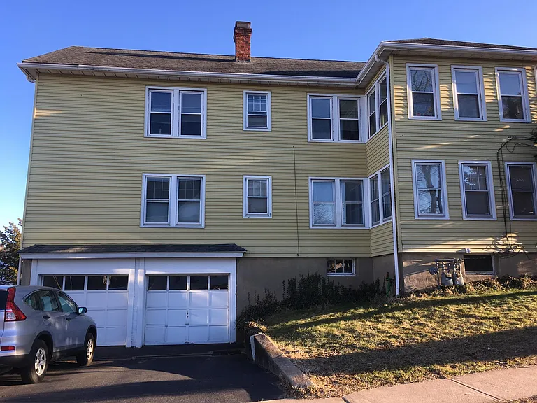 284 Quaker Ln S — Photo 1