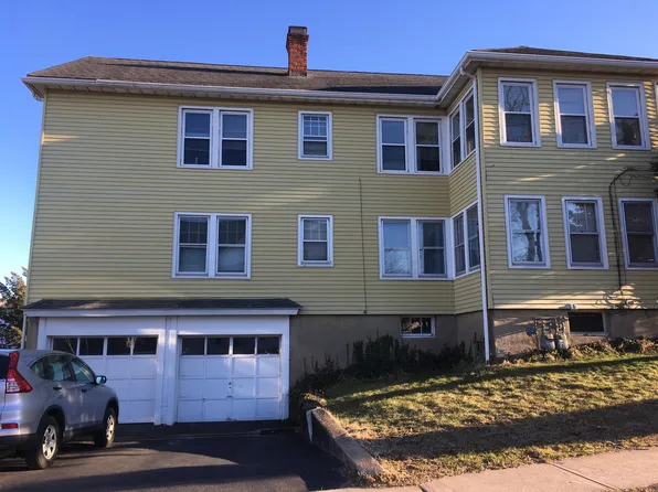 284 Quaker Ln S, West Hartford, CT 06119