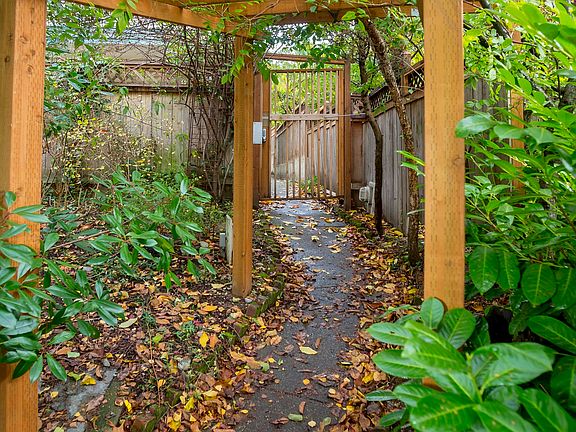Entry walkway from Evanston. Cars enter from alley in rear