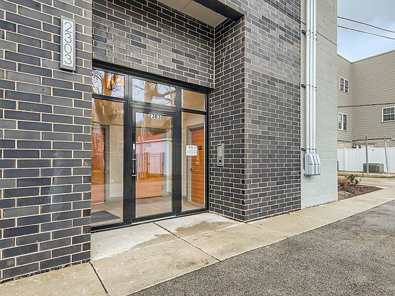 2nd image of 2303 W Wilcox St #4W