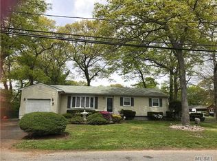 87 Wright St, West Babylon, NY