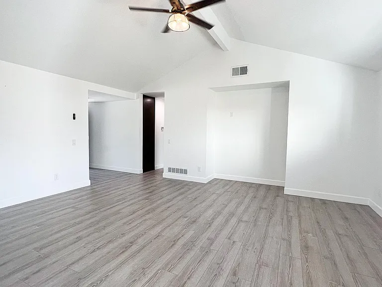5759 Grand Ave — Photo 8
