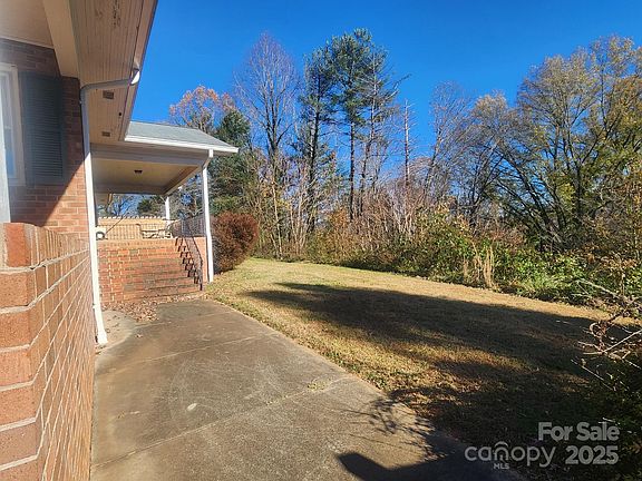 5th image of 214 Robinwood Cir NE