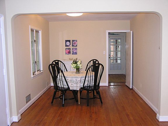 Arched entry to dining room